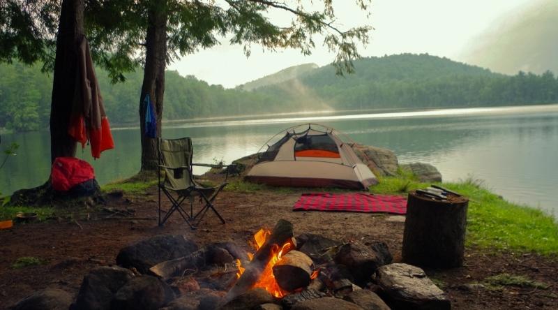 camping-au-bord-du-lac-avec-feu-de-camp-koksoak-outdoor