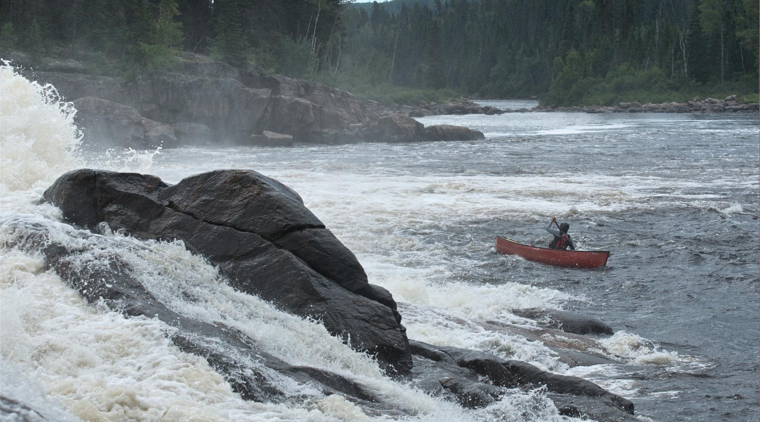 Canot camping sur la rivière Ashuapmushuan - Canot solo - Expédition de canot