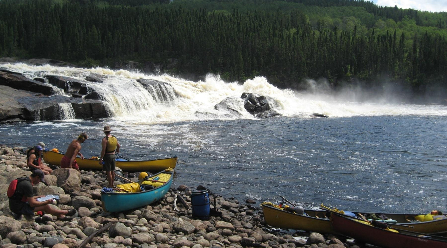Canot camping sur la rivière Ashuapmushuan - Canot duo - Expédition de canot