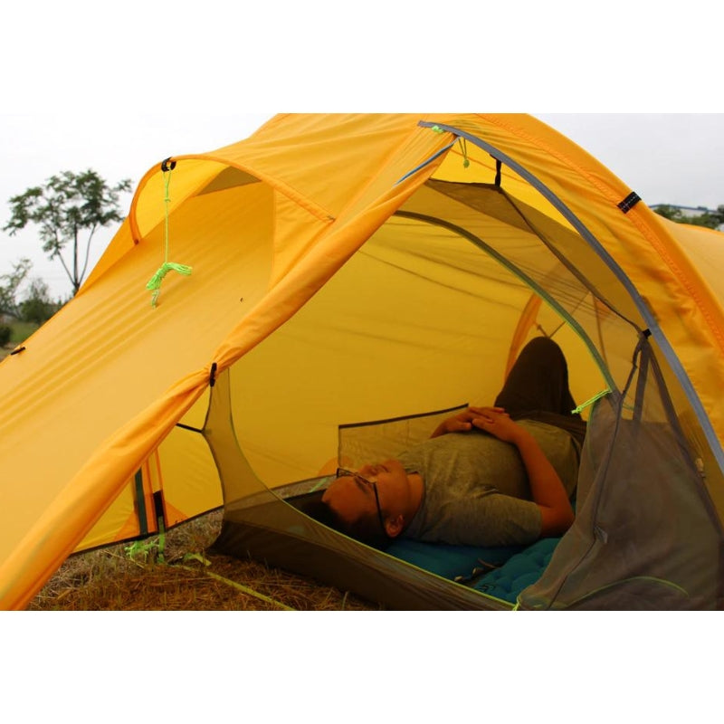 Intérieur de la tente tunnel 2 places - Tente 2 places ultra légère jaune - Asta gear